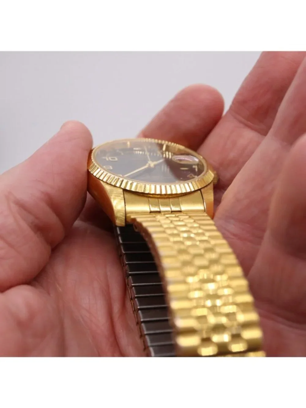 Waltham Day Date President Watch Fluted Bezel Vintage Quartz 6M55 Mens Gold Tone